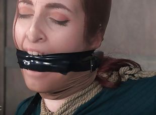 Teen tries BDSM for the first time and likes it