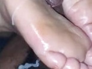 Cumshot on thick soles????