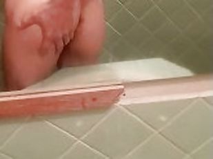 Pee and masturbation in my friends bathroom