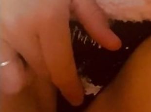 Boyfriend gone out so Lola needs her pussy fingered
