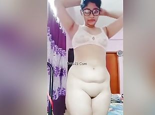 Sexy Indian Girl Showing Her Big Ass And Pussy
