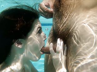 Reality Wet Threesome Hardcore in Pool: Social Sluts Blow Delivery Guy Underwater - BBC James Angel