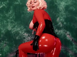 MILF in latex, nipple clamps and butt plug