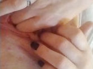 Fingering herself until cumming