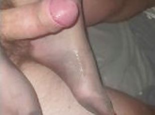 Cant help but fuck her pretty nylon feet ????????