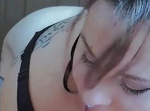 Curvy Amateur Wife Sucks & Takes Dick DoggyStyle????????
